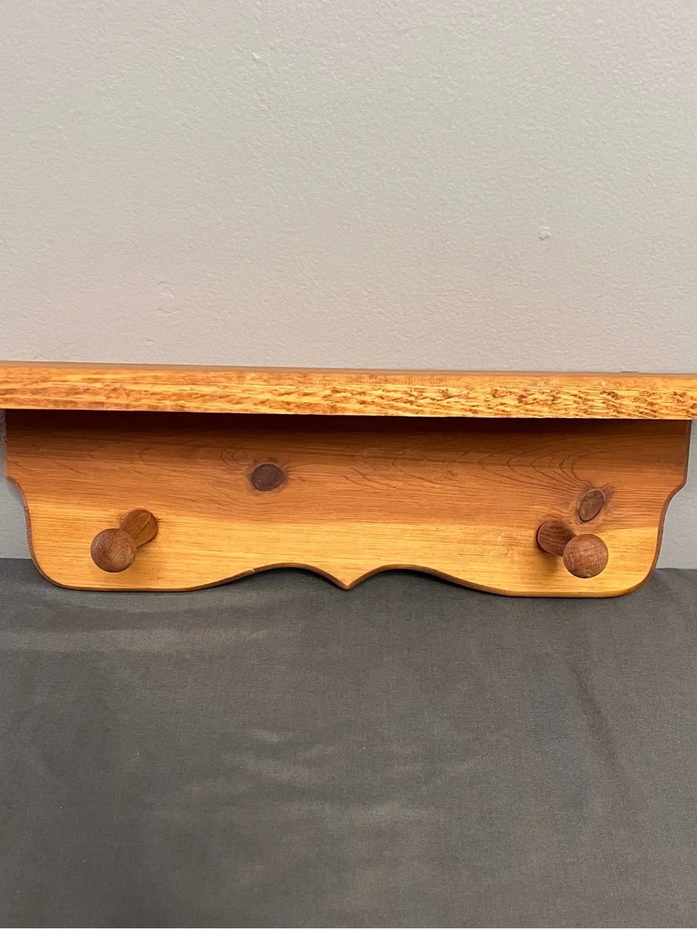 VTG Handmade Wood Scalloped Wall Display Knick Knack Shelf W/ 2 Pegs Cottagecore